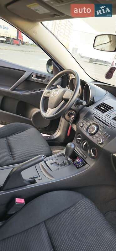 Седан Mazda 3 2011 в Ивано-Франковске