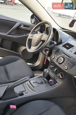 Седан Mazda 3 2011 в 