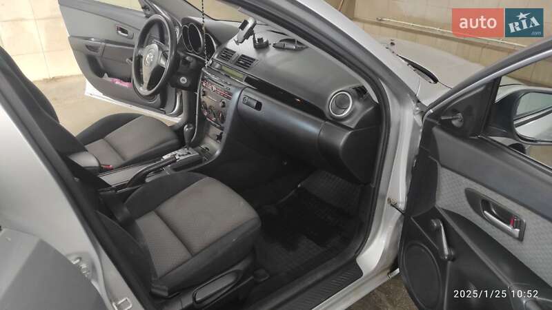 Седан Mazda 3 2006 в Добромиле
