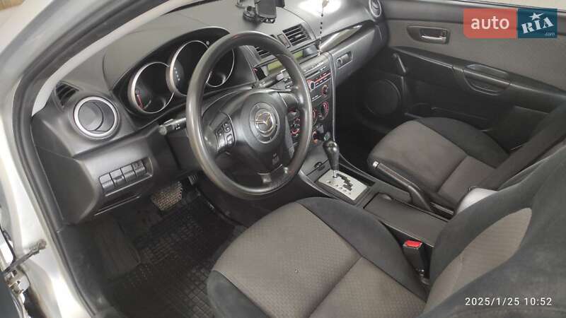 Седан Mazda 3 2006 в Добромиле