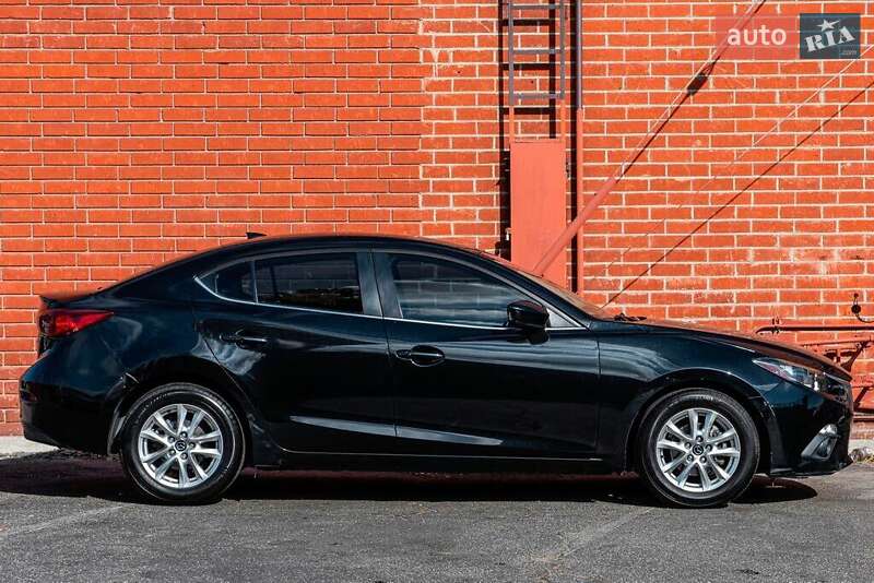Седан Mazda 3 2016 в Львове
