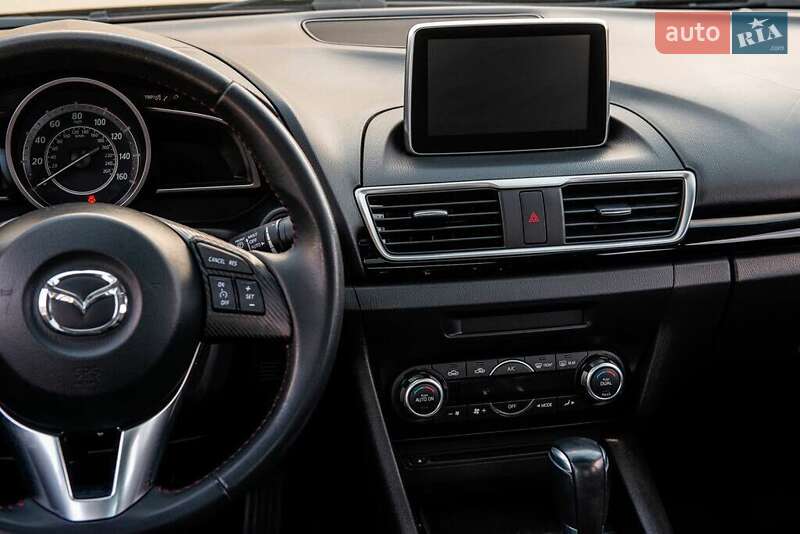 Седан Mazda 3 2016 в Львове