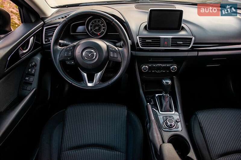 Седан Mazda 3 2016 в Львове
