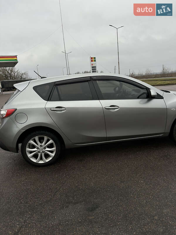 Хетчбек Mazda 3 2010 в Чернігові