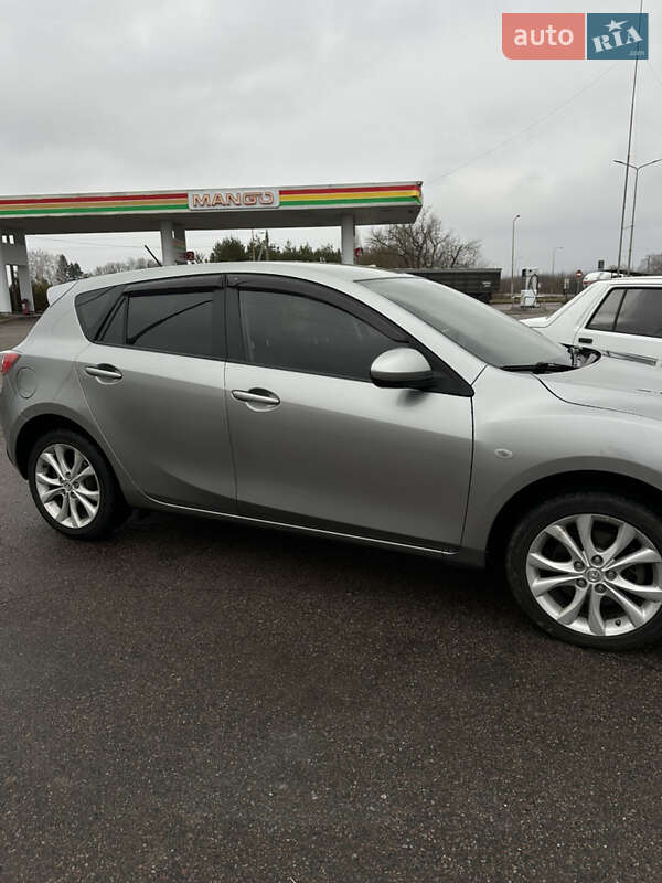 Хетчбек Mazda 3 2010 в Чернігові