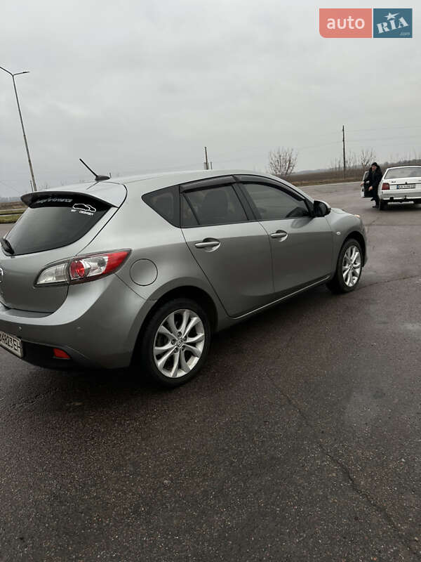 Хетчбек Mazda 3 2010 в Чернігові