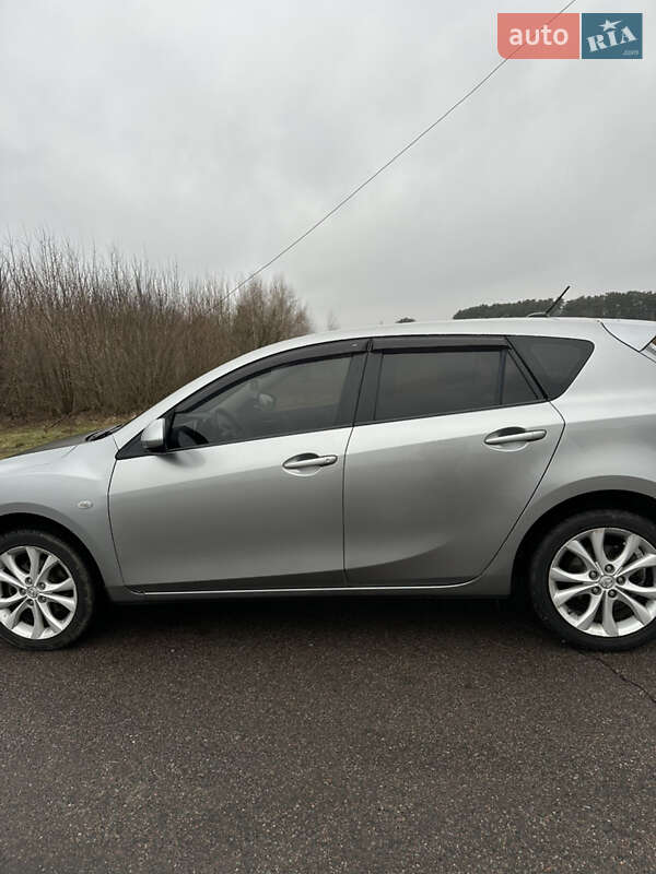 Хетчбек Mazda 3 2010 в Чернігові
