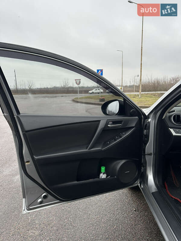 Хетчбек Mazda 3 2010 в Чернігові