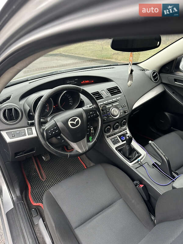 Хетчбек Mazda 3 2010 в Чернігові