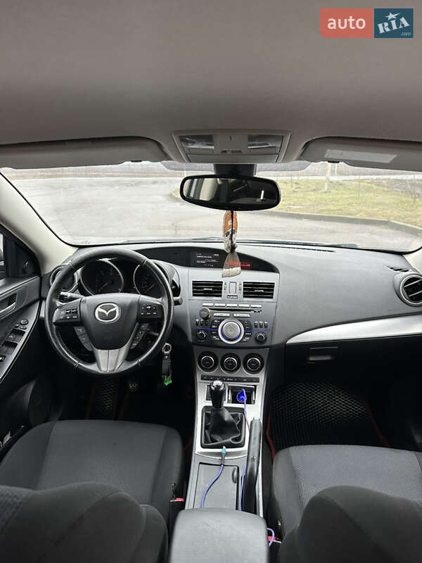 Хетчбек Mazda 3 2010 в Чернігові