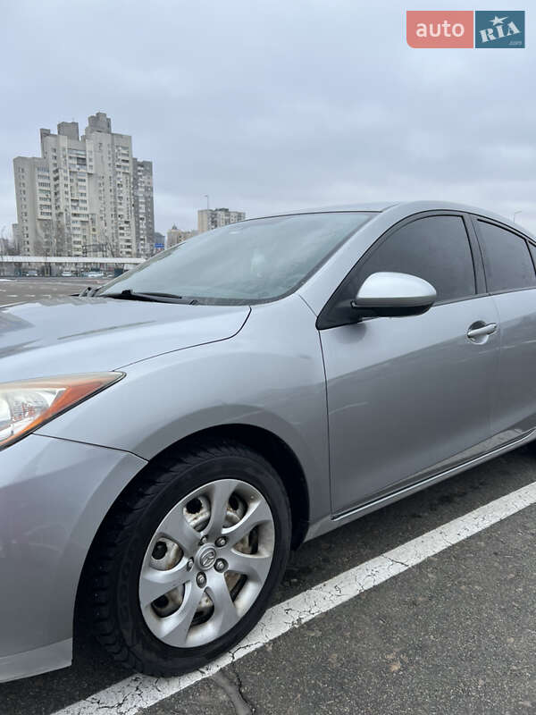 Седан Mazda 3 2013 в Киеве