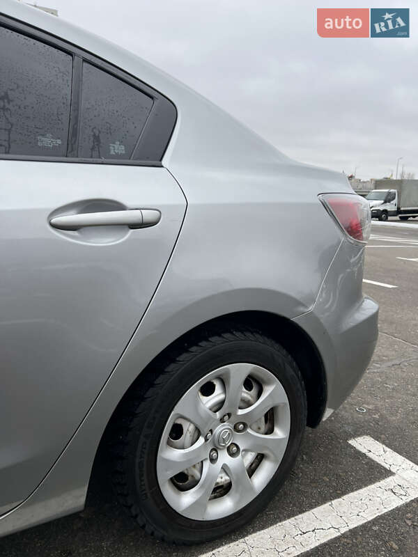 Седан Mazda 3 2013 в Киеве