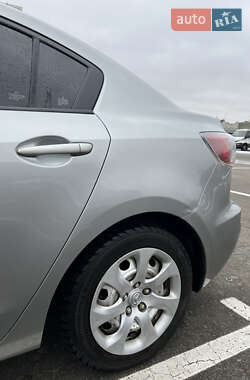 Седан Mazda 3 2013 в 