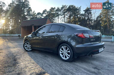 Седан Mazda 3 2011 в Сарнах