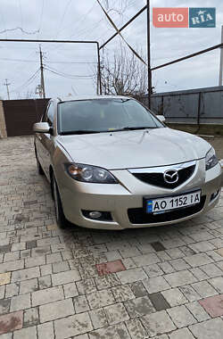 Седан Mazda 3 2006 в Ужгороде