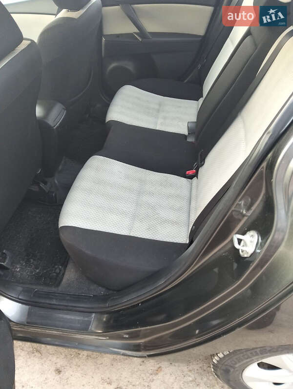 Седан Mazda 3 2010 в Чернігові