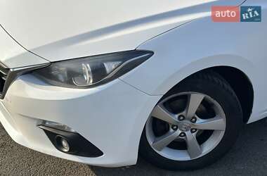 Седан Mazda 3 2015 в Киеве