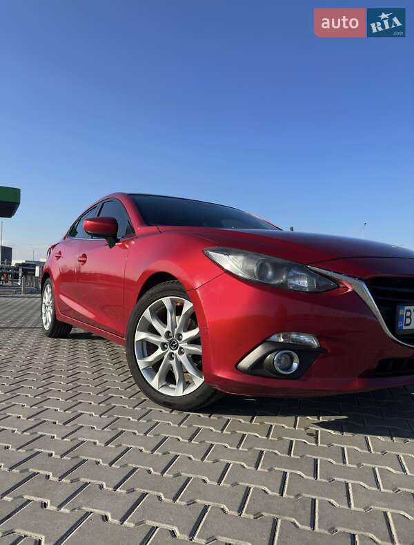 Седан Mazda 3 2015 в Николаеве