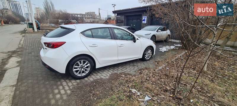 Хетчбек Mazda 3 2016 в Дніпрі
