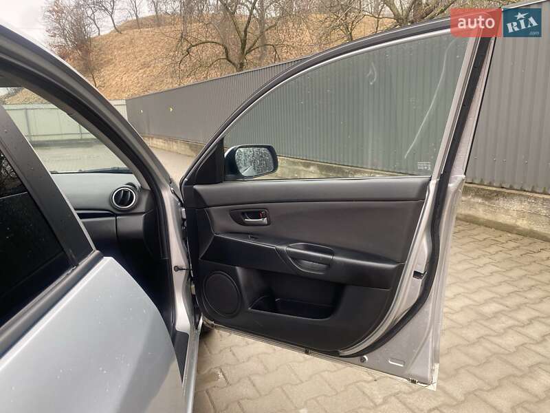 Хэтчбек Mazda 3 2003 в Кутах
