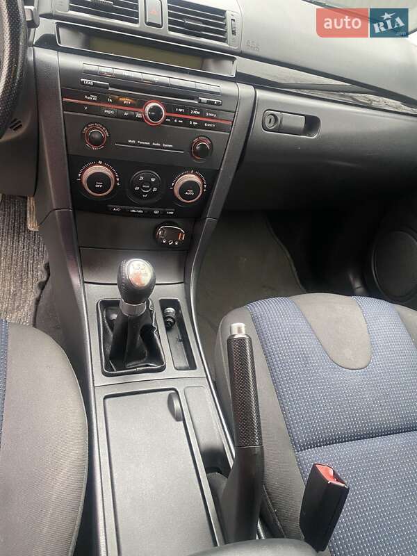 Хэтчбек Mazda 3 2003 в Кутах