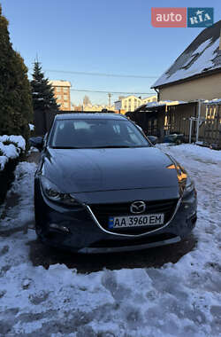 Хэтчбек Mazda 3 2016 в Вишневом