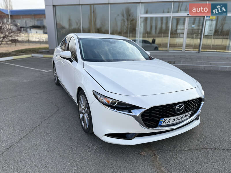 Седан Mazda 3 2019 в Киеве