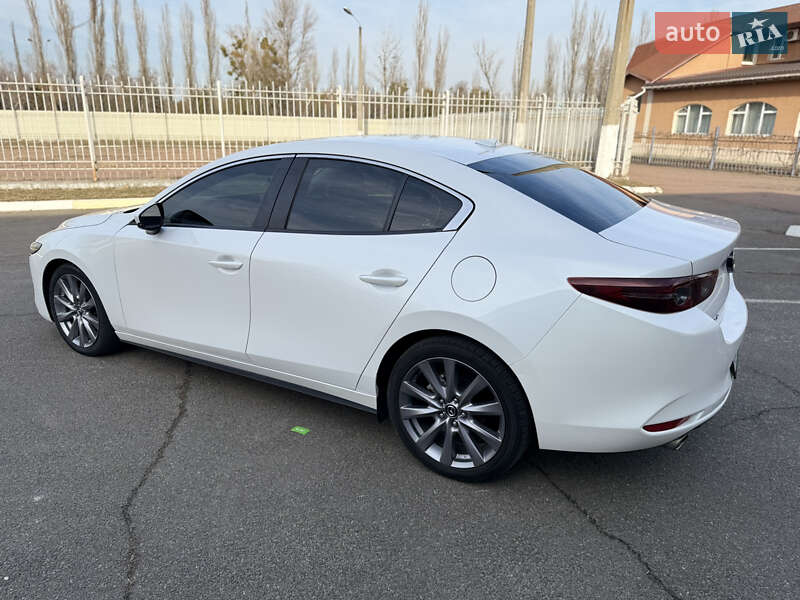 Седан Mazda 3 2019 в Киеве
