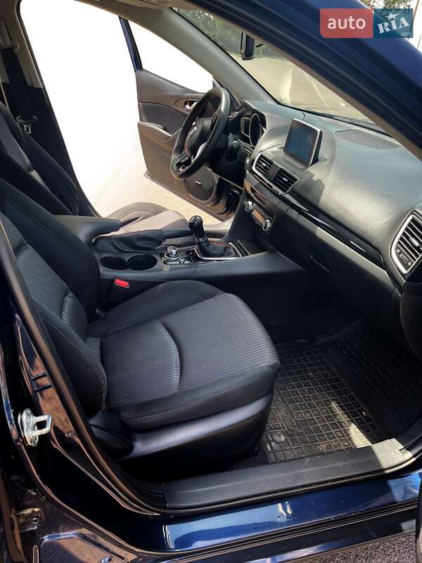 Седан Mazda 3 2015 в Кривому Розі