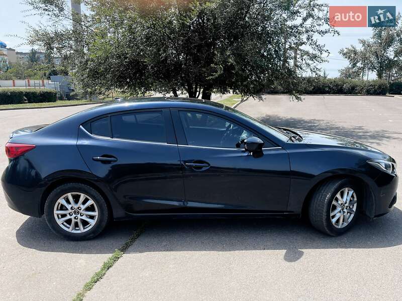 Седан Mazda 3 2015 в Кривому Розі