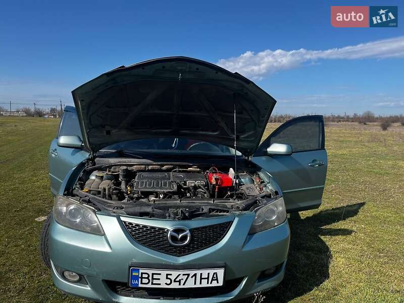 Седан Mazda 3 2004 в Николаеве