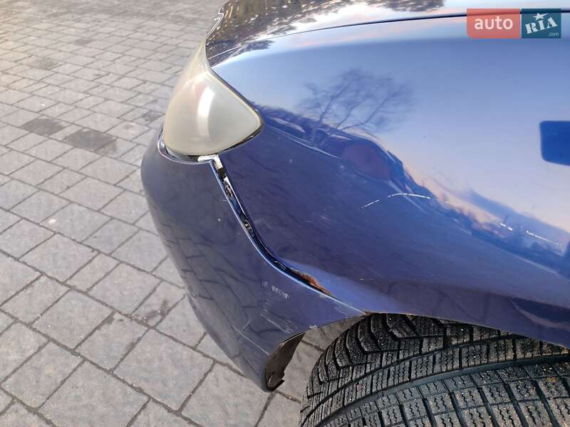 Седан Mazda 3 2004 в Долине