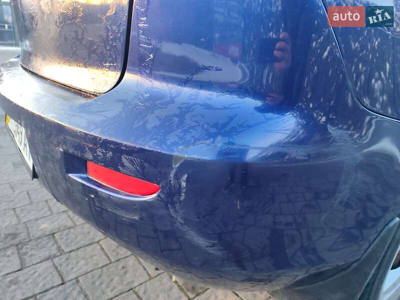 Седан Mazda 3 2004 в Долине