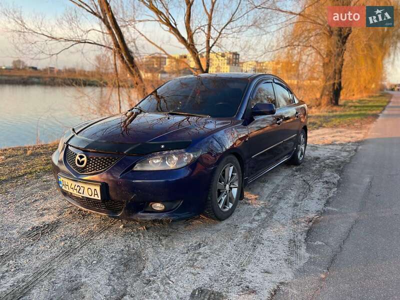 Седан Mazda 3 2004 в 