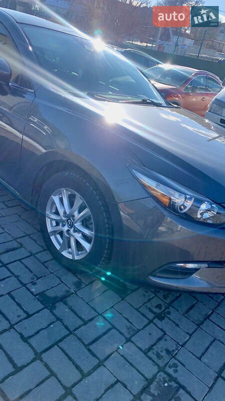 Седан Mazda 3 2017 в Луцьку
