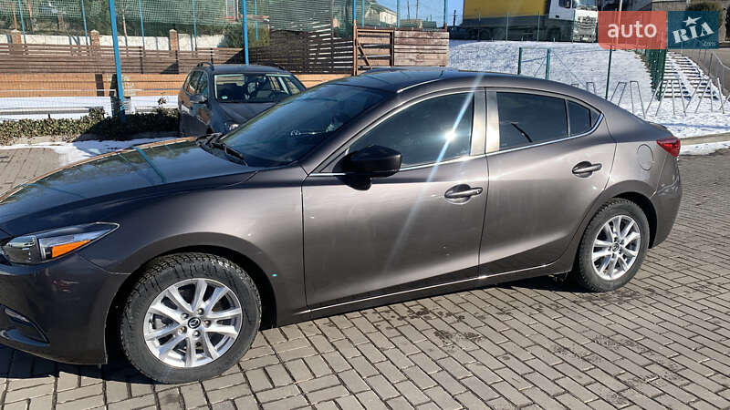Седан Mazda 3 2017 в Луцьку