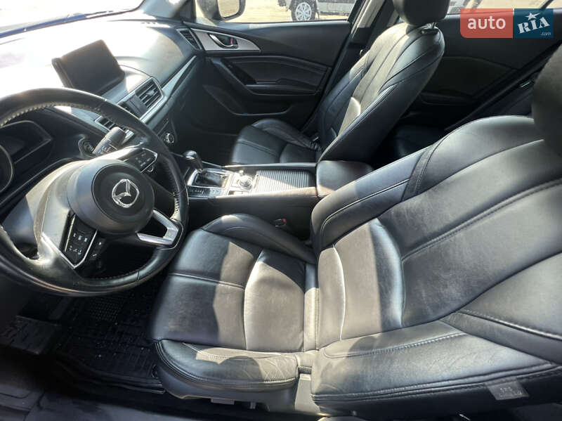 Седан Mazda 3 2018 в Днепре