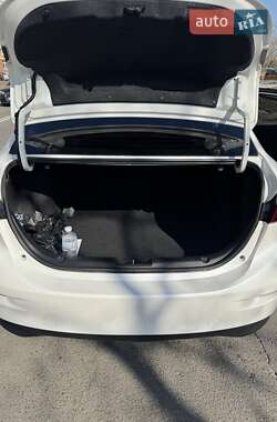 Седан Mazda 3 2015 в 