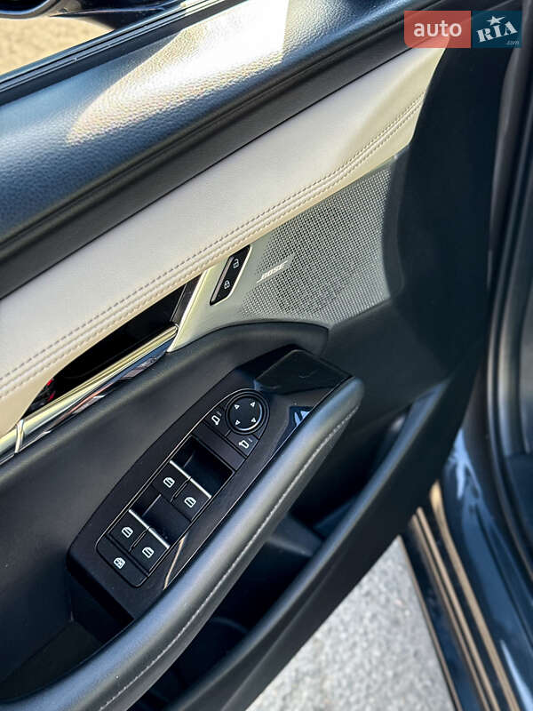 Седан Mazda 3 2020 в Києві