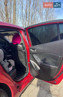 Седан Mazda 3 2014 в 