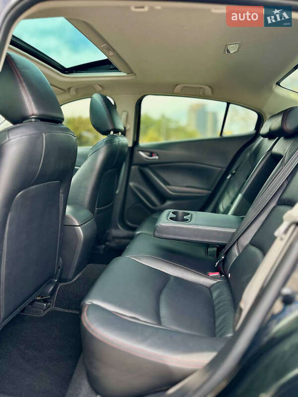 Седан Mazda 3 2015 в Днепре