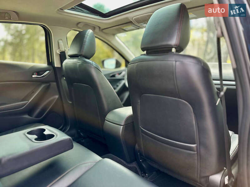 Седан Mazda 3 2015 в Днепре