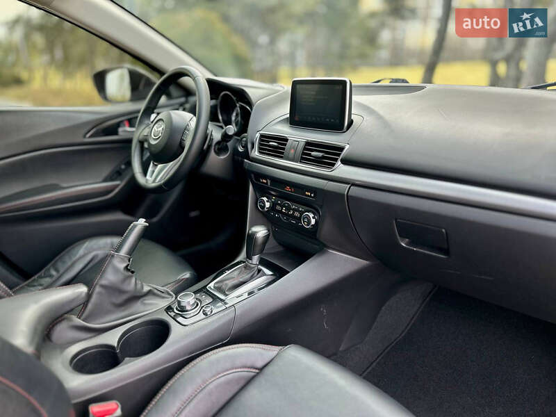 Седан Mazda 3 2015 в Днепре