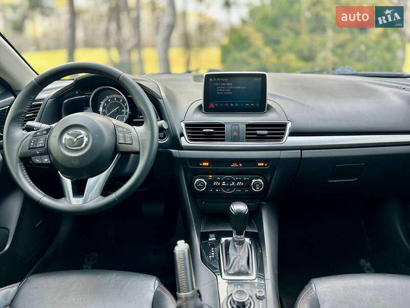 Седан Mazda 3 2015 в Днепре