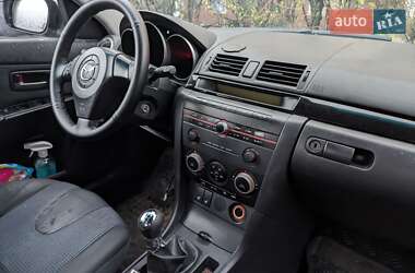Седан Mazda 3 2004 в 