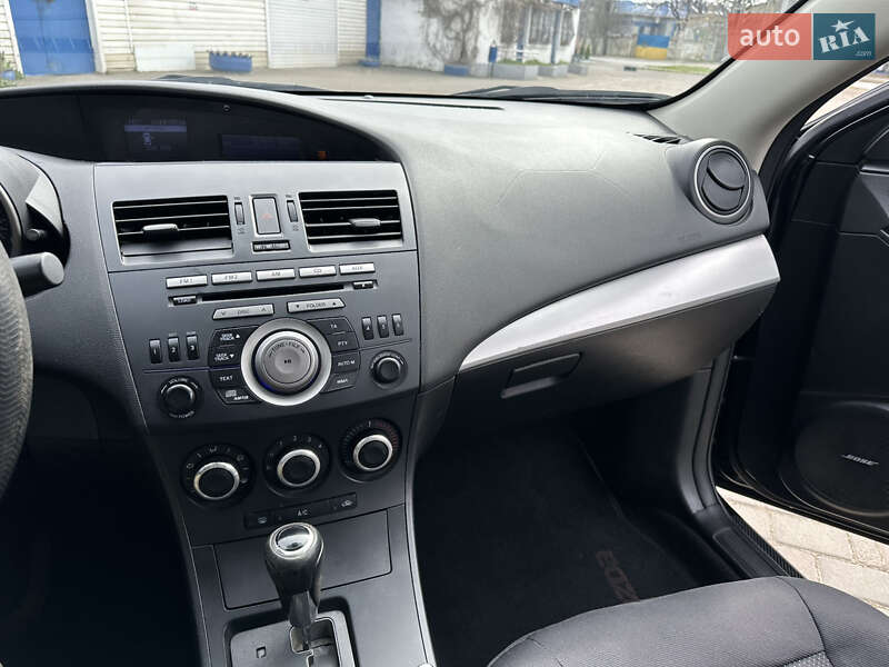 Седан Mazda 3 2012 в Киеве