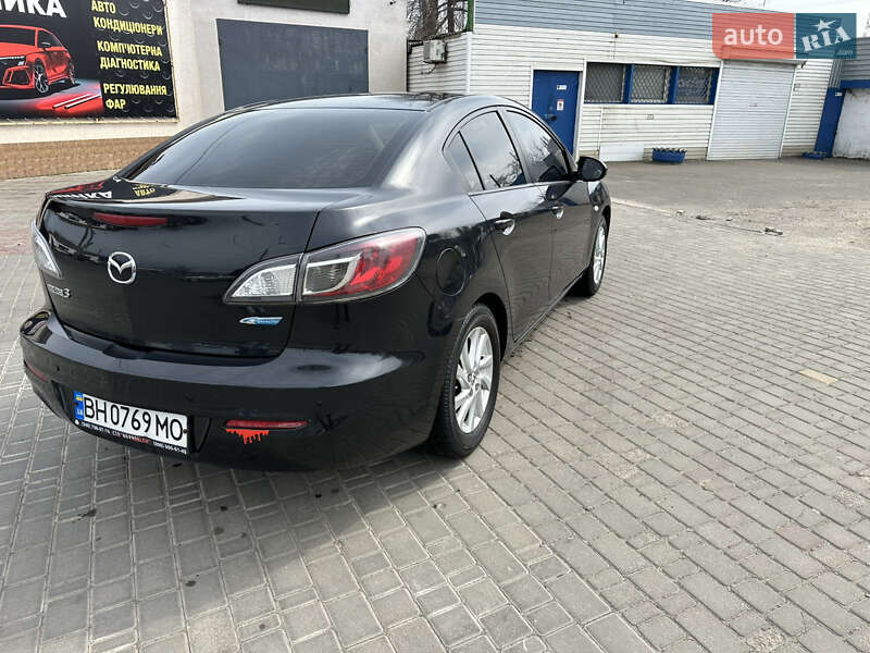 Седан Mazda 3 2012 в Киеве