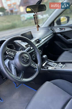 Хэтчбек Mazda 3 2016 в 