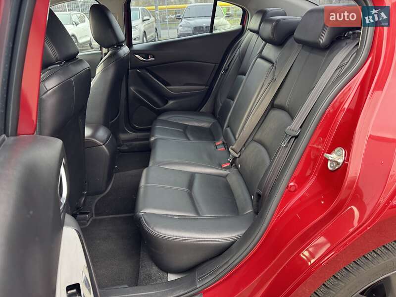 Седан Mazda 3 2016 в Киеве