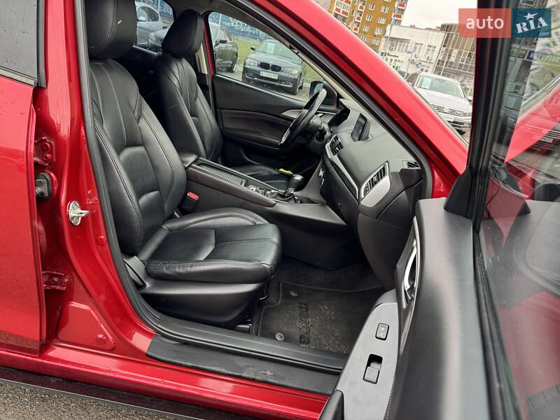 Седан Mazda 3 2016 в Киеве